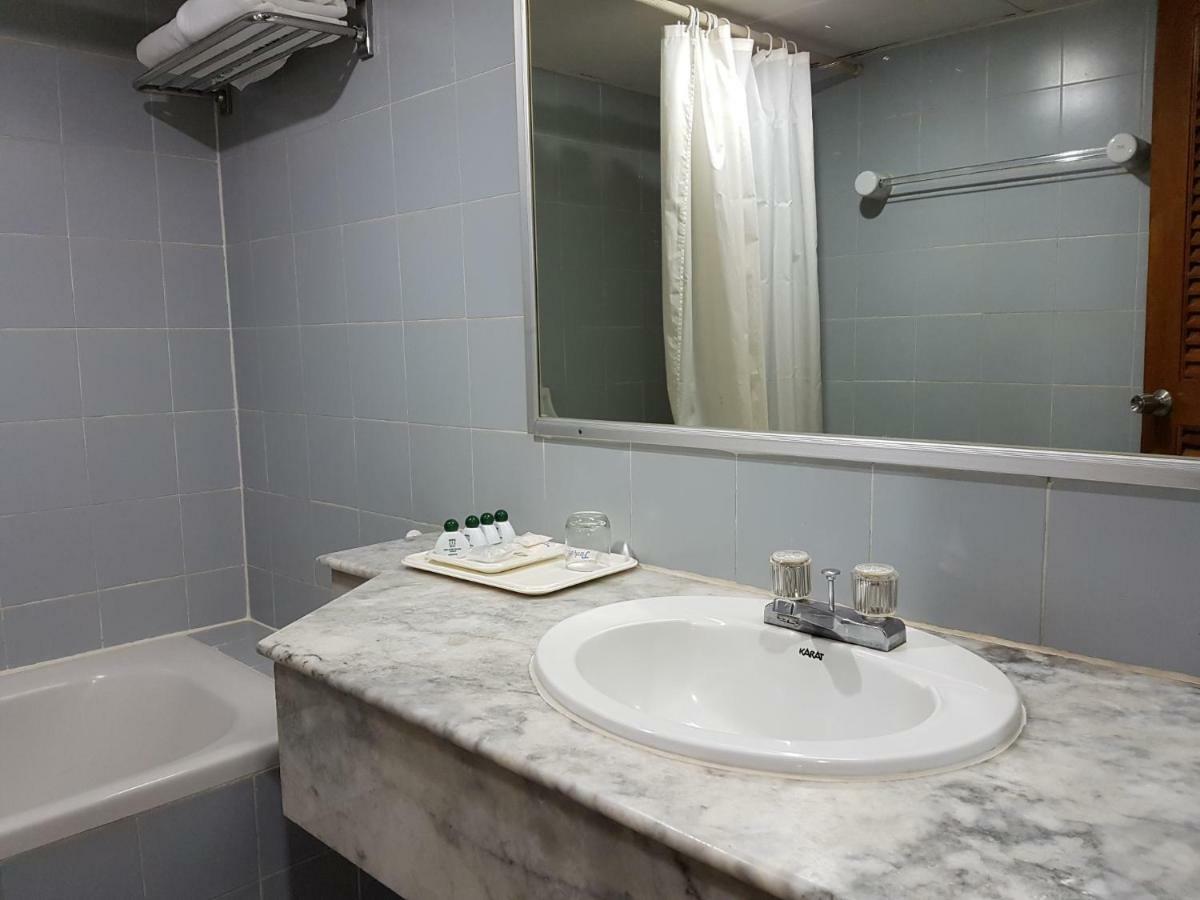 The Park Hotel Sukhumvit 7 Bangkok Exteriör bild