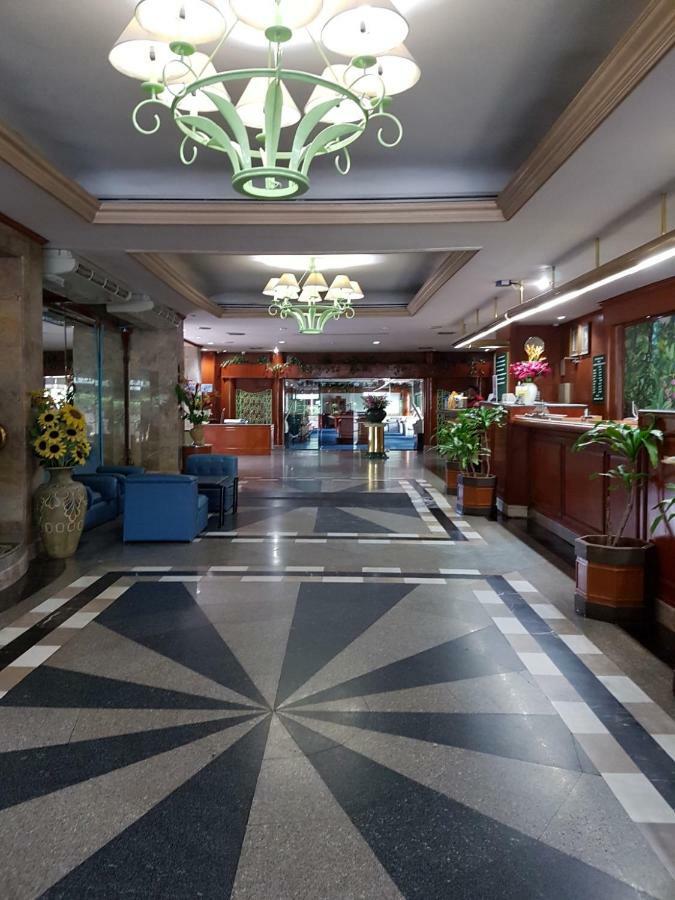 The Park Hotel Sukhumvit 7 Bangkok Exteriör bild